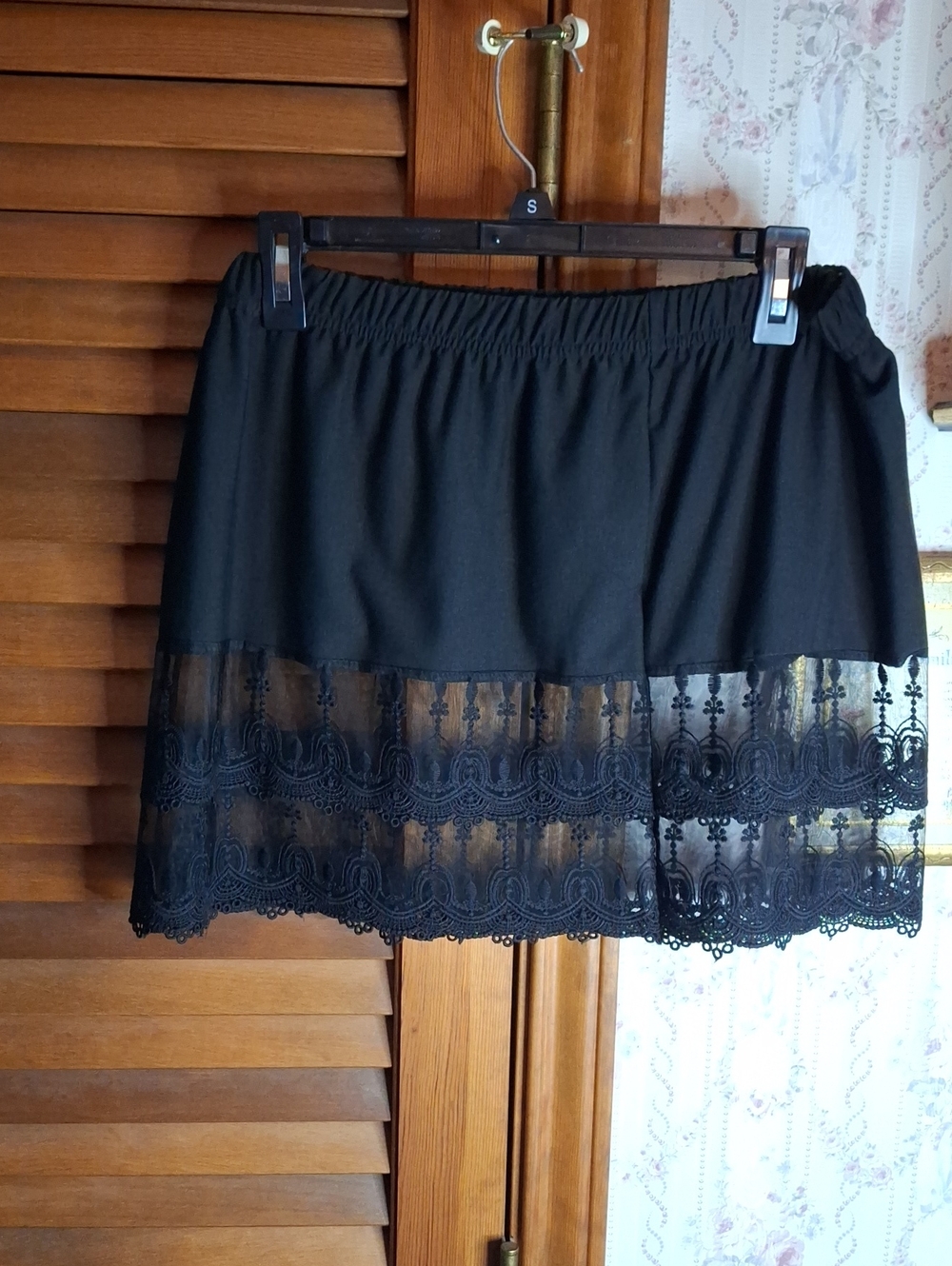 Layered lace shirt extender or half-slip underskirt NWOT - Black